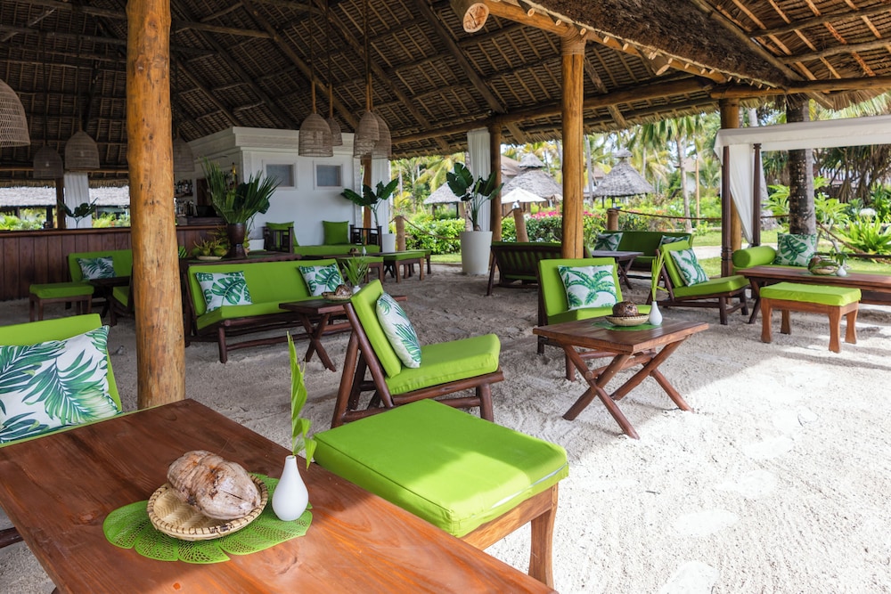 Breezes Beach Club & Spa – Half Board — Restaurant & bars in Dongwe, Zanzibar South