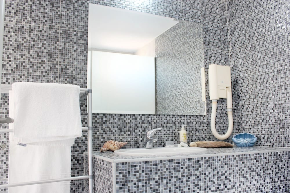 Bivalvia Beach Plus — Hotel rooms in Faliraki, South Aegean