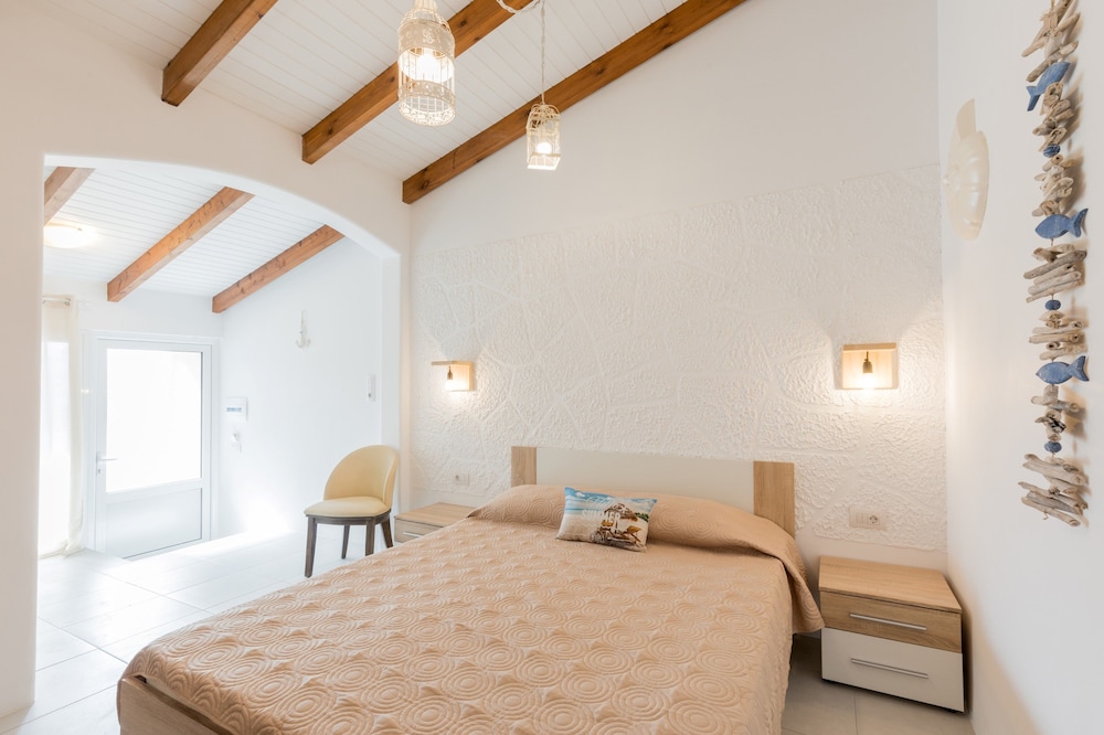 Bivalvia Beach Plus — Hotel rooms in Faliraki, South Aegean