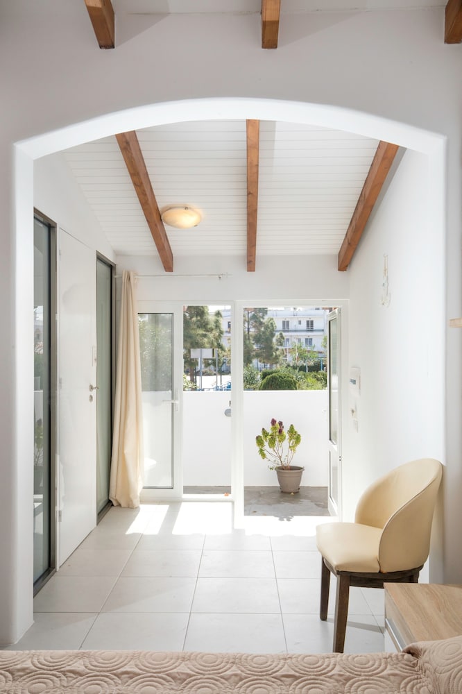Bivalvia Beach Plus — Hotel rooms in Faliraki, South Aegean