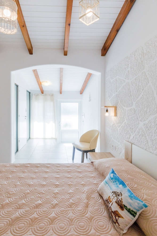 Bivalvia Beach Plus — Hotel rooms in Faliraki, South Aegean