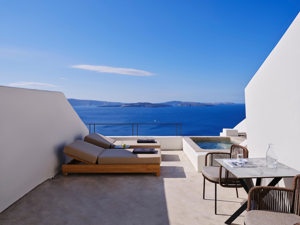 Andronis Luxury Suites — Swimming pool in Oia, South Aegean