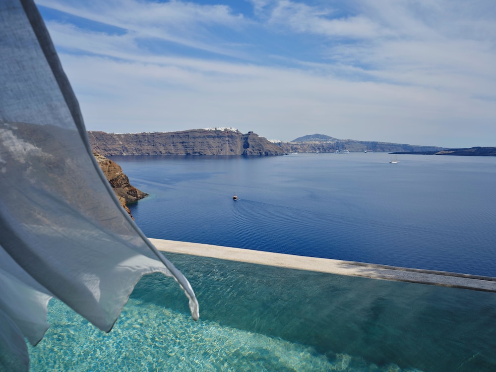 Andronis Luxury Suites — Swimming pool in Oia, South Aegean