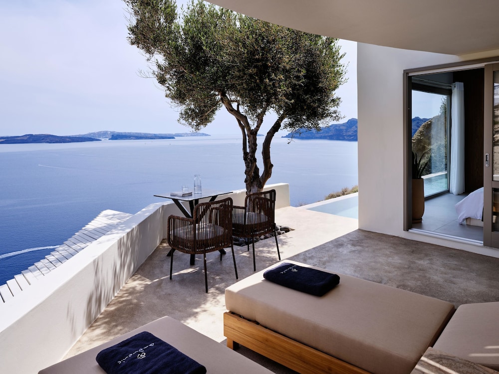 Andronis Luxury Suites — Hotel rooms in Oia, South Aegean