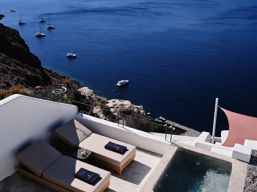 Andronis Luxury Suites — Swimming pool in Oia, South Aegean