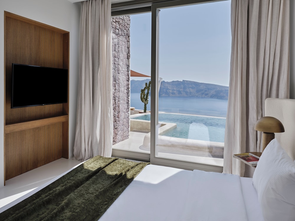 Andronis Luxury Suites — Hotel rooms in Oia, South Aegean