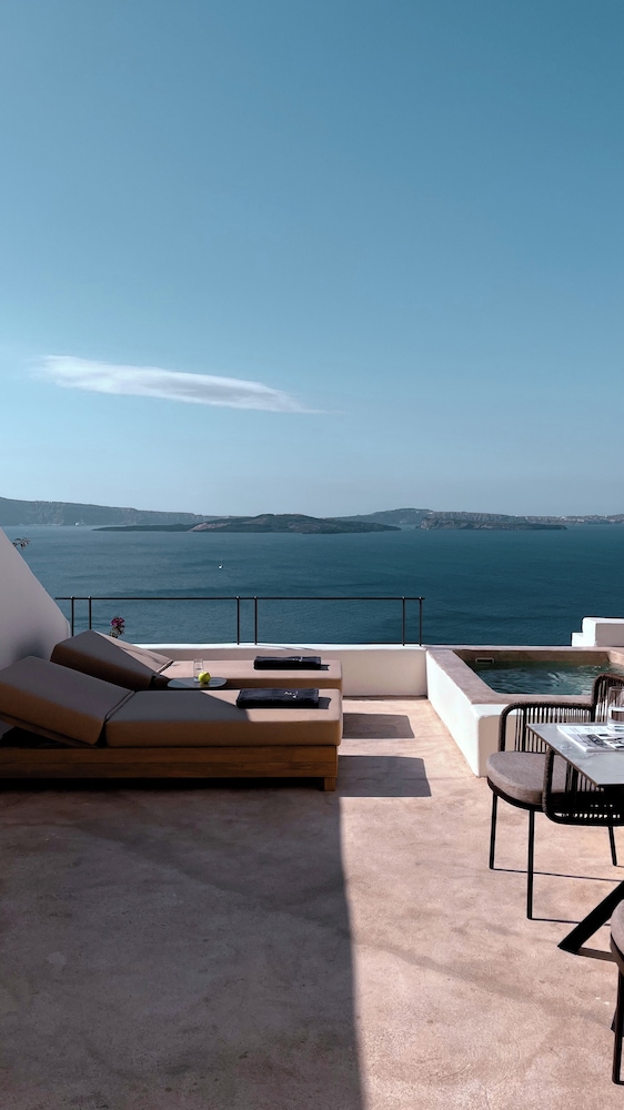 Andronis Luxury Suites — Hotel rooms in Oia, South Aegean