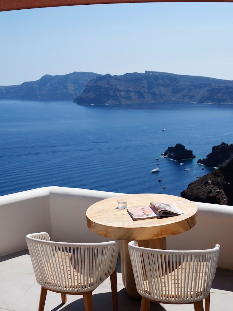 Andronis Luxury Suites — Hotel rooms in Oia, South Aegean