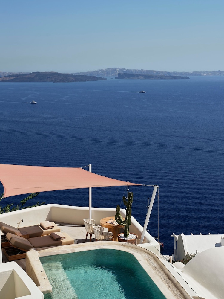 Andronis Luxury Suites — Swimming pool in Oia, South Aegean
