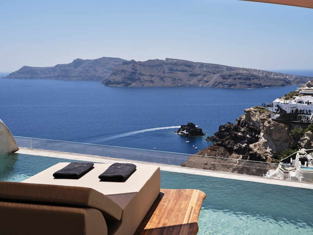 Andronis Luxury Suites — Swimming pool in Oia, South Aegean