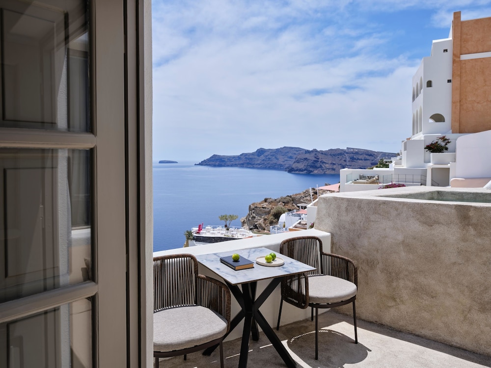 Andronis Luxury Suites — Hotel rooms in Oia, South Aegean