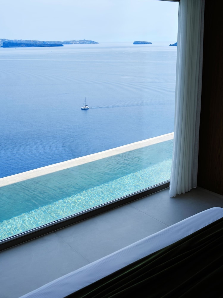 Andronis Luxury Suites — Hotel rooms in Oia, South Aegean
