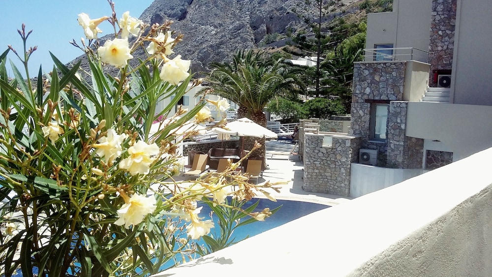 Hotel Antinea Suites & SPA — Swimming pool in Kamari, South Aegean