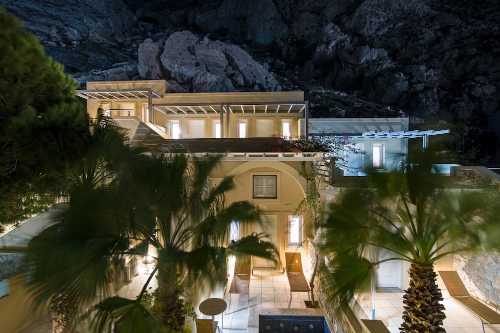 Hotel Antinea Suites & SPA — Hotel building in Kamari, South Aegean