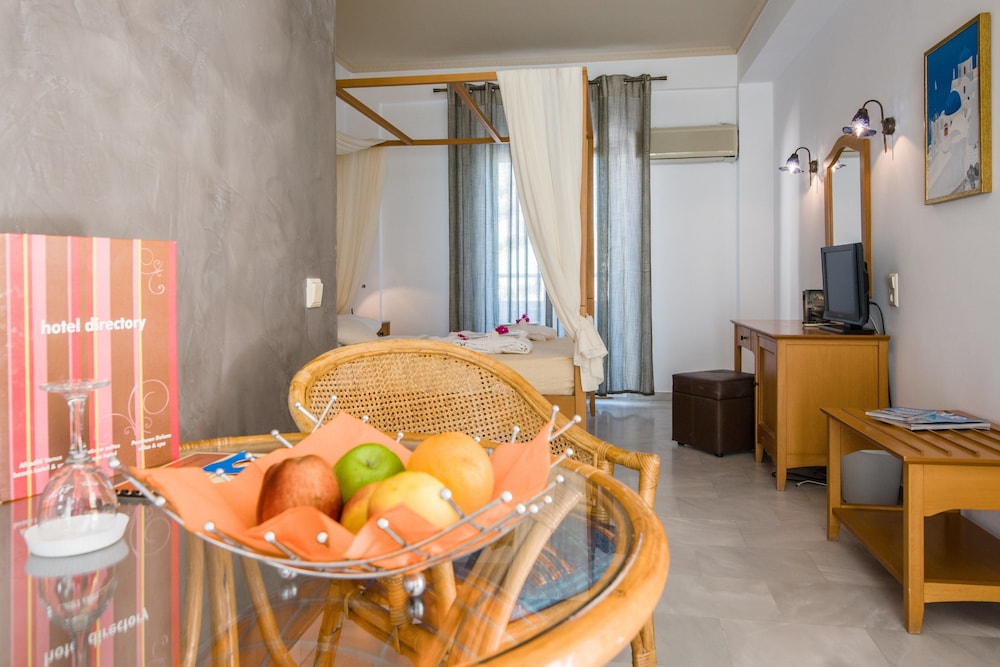 Hotel Antinea Suites & SPA — Hotel rooms in Kamari, South Aegean