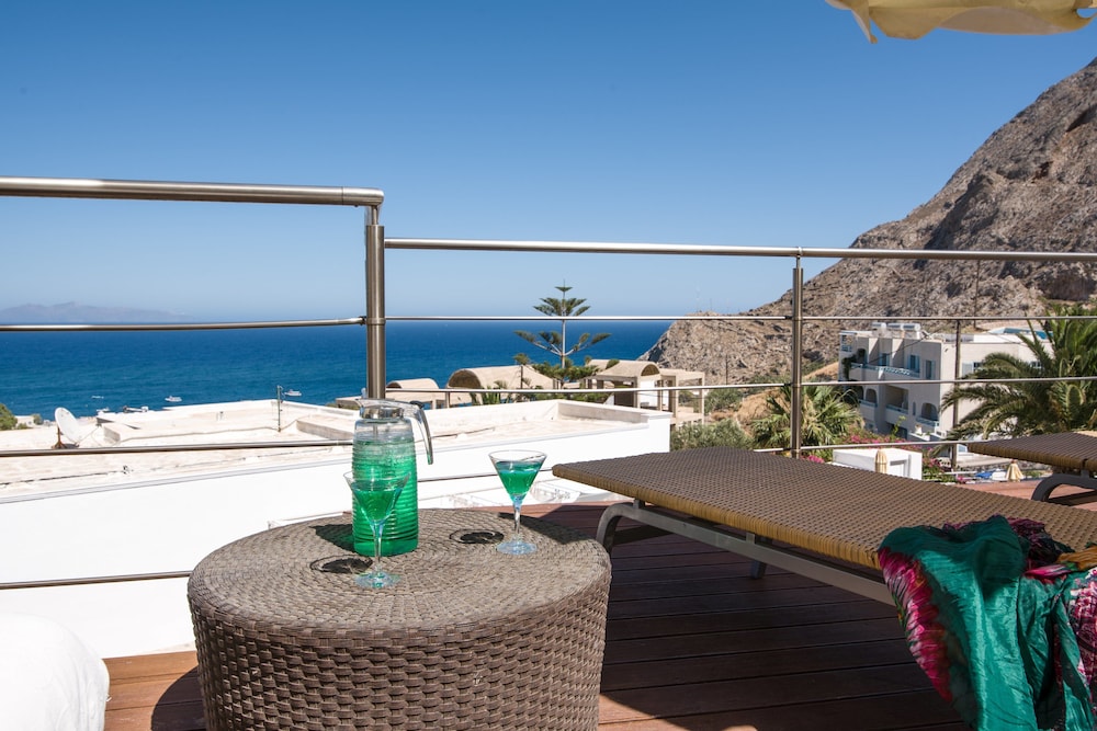 Hotel Antinea Suites & SPA — Hotel rooms in Kamari, South Aegean