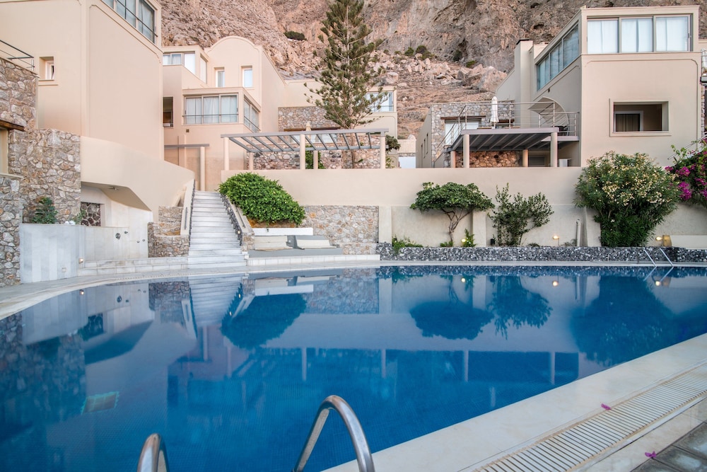 Hotel Antinea Suites & SPA — Swimming pool in Kamari, South Aegean