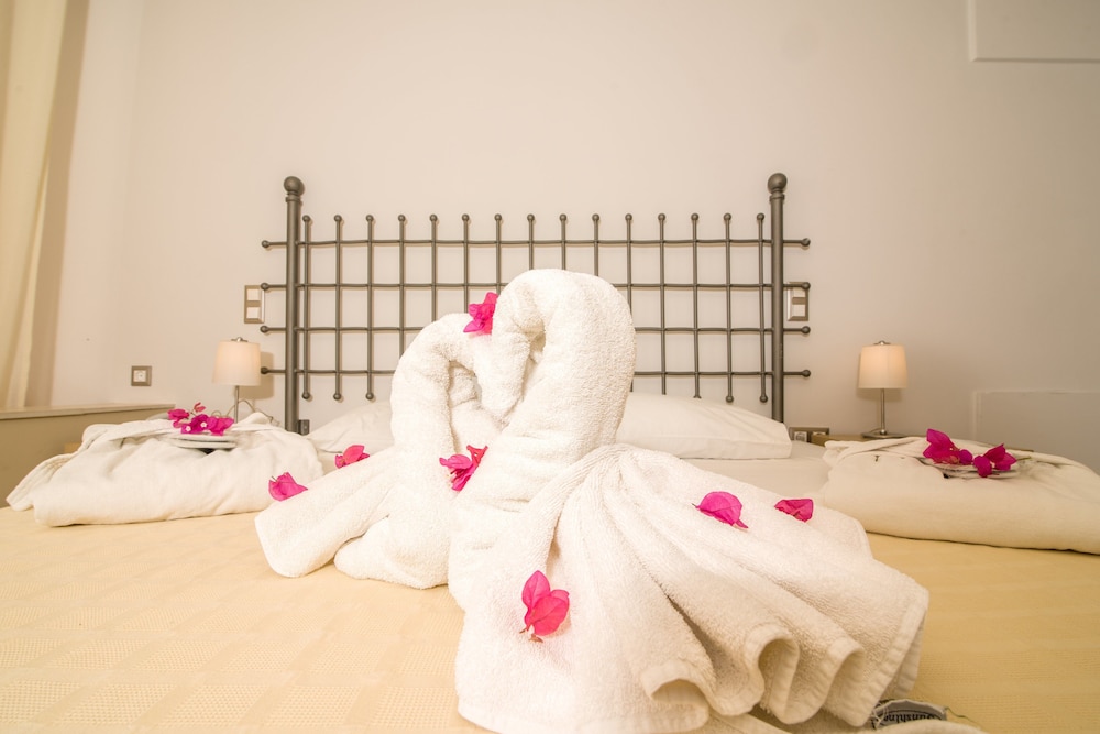 Hotel Antinea Suites & SPA — Hotel rooms in Kamari, South Aegean