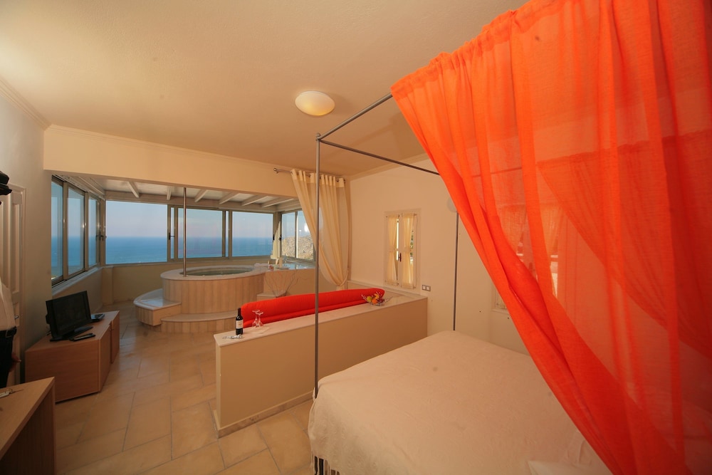 Hotel Antinea Suites & SPA — Hotel rooms in Kamari, South Aegean