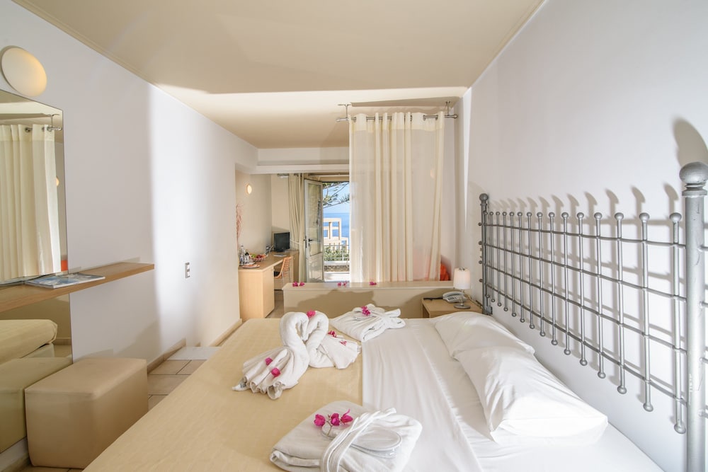 Hotel Antinea Suites & SPA — Hotel rooms in Kamari, South Aegean