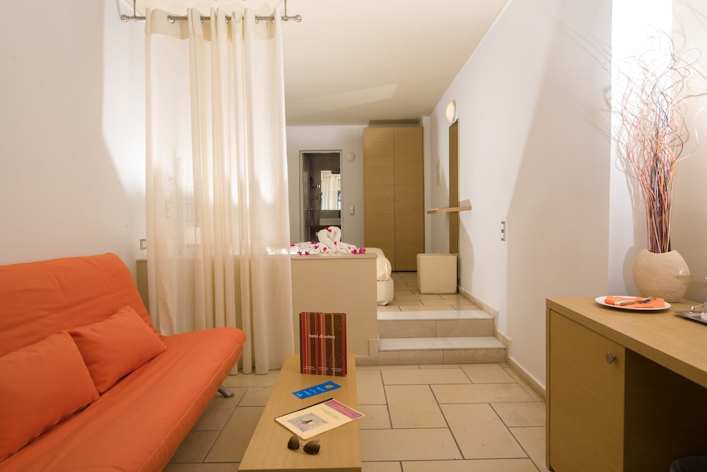 Hotel Antinea Suites & SPA — Hotel rooms in Kamari, South Aegean