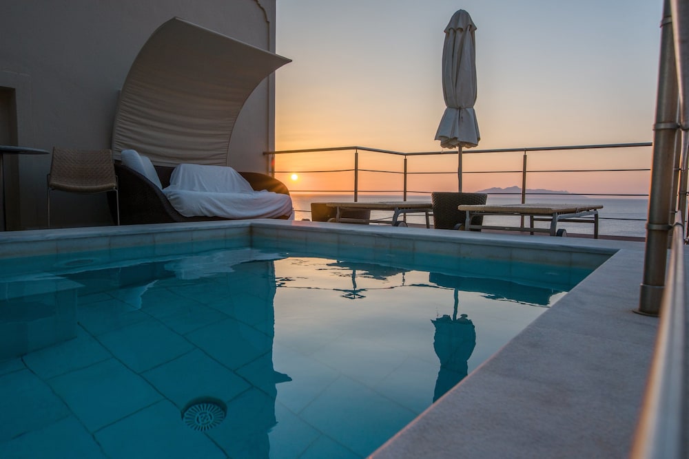 Hotel Antinea Suites & SPA — Swimming pool in Kamari, South Aegean