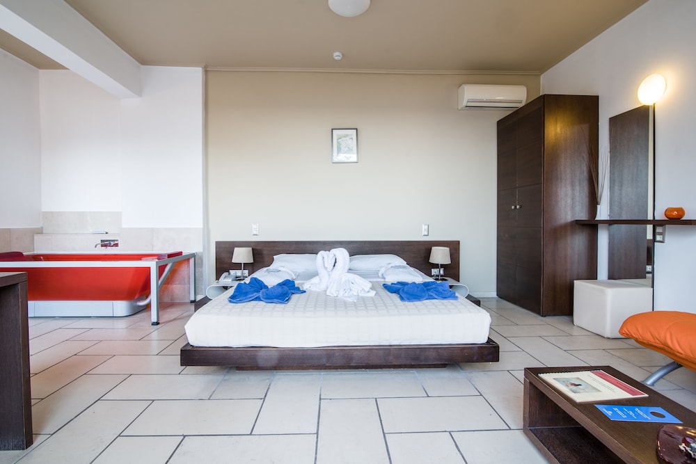 Hotel Antinea Suites & SPA — Hotel rooms in Kamari, South Aegean