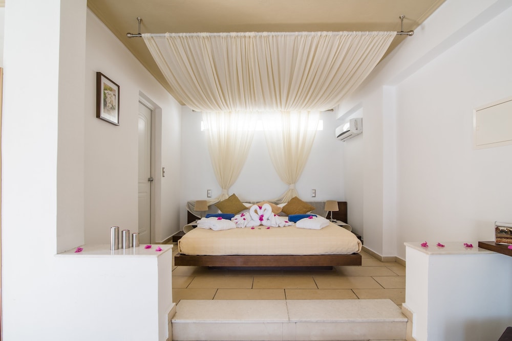 Hotel Antinea Suites & SPA — Hotel rooms in Kamari, South Aegean
