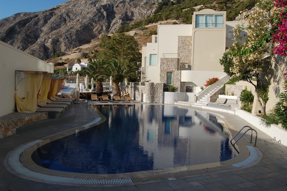 Hotel Antinea Suites & SPA — Swimming pool in Kamari, South Aegean