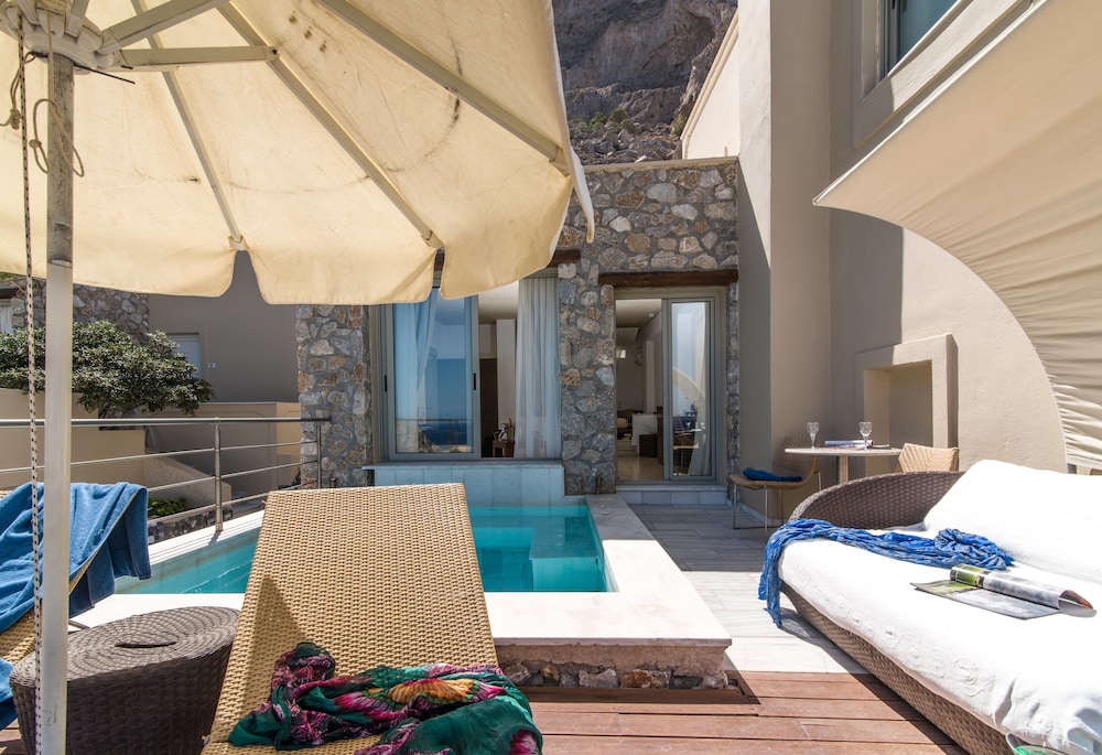 Hotel Antinea Suites & SPA — Swimming pool in Kamari, South Aegean