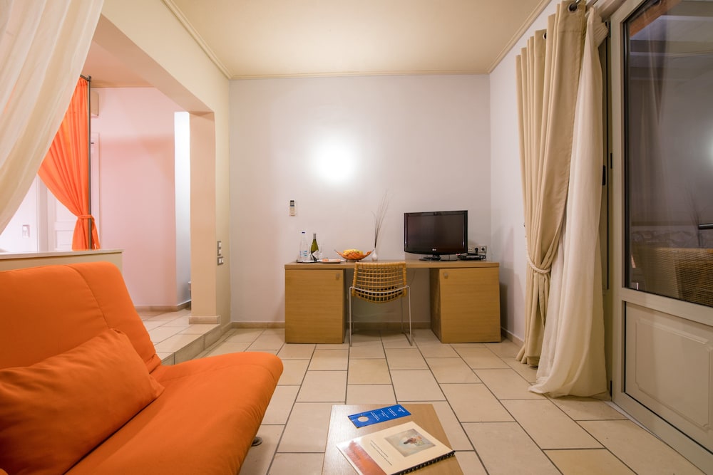 Hotel Antinea Suites & SPA — Hotel rooms in Kamari, South Aegean