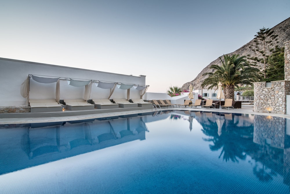 Hotel Antinea Suites & SPA — Swimming pool in Kamari, South Aegean