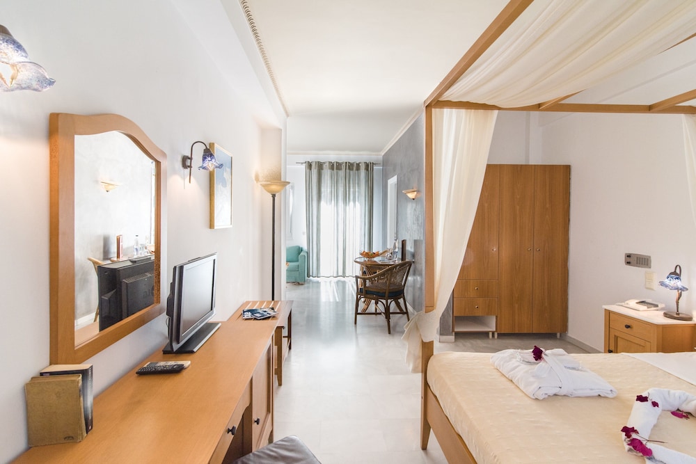 Hotel Antinea Suites & SPA — Hotel rooms in Kamari, South Aegean