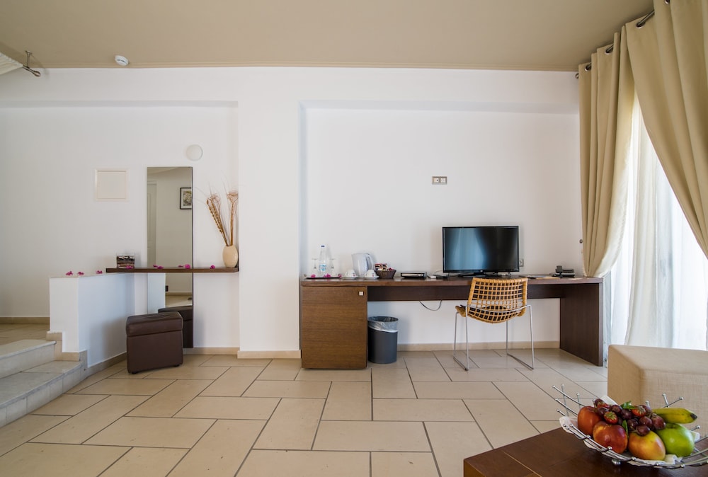 Hotel Antinea Suites & SPA — Hotel rooms in Kamari, South Aegean