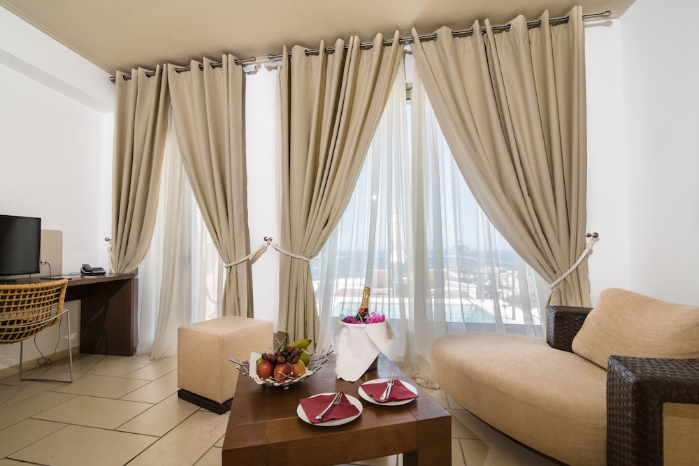 Hotel Antinea Suites & SPA — Hotel rooms in Kamari, South Aegean