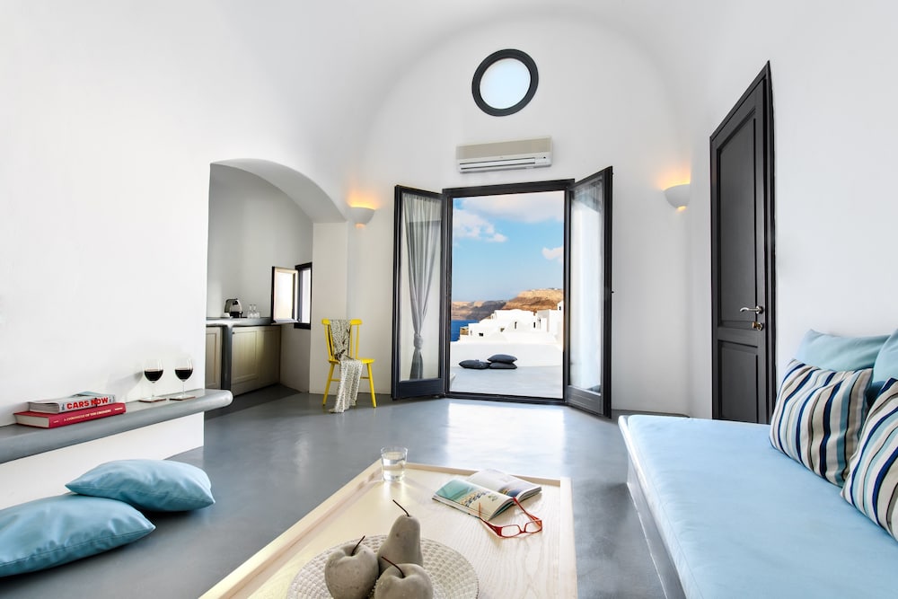 Grand Ambassador Santorini Hotel — Hotel rooms in Akrotiri, South Aegean