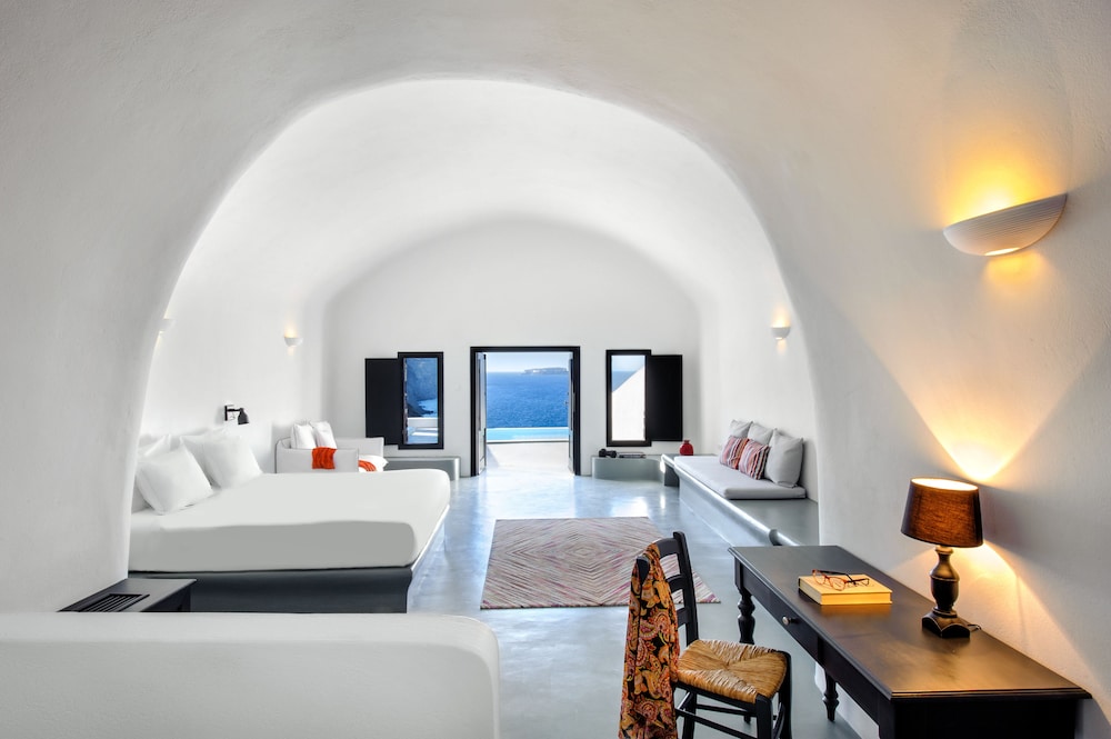 Grand Ambassador Santorini Hotel — Hotel rooms in Akrotiri, South Aegean
