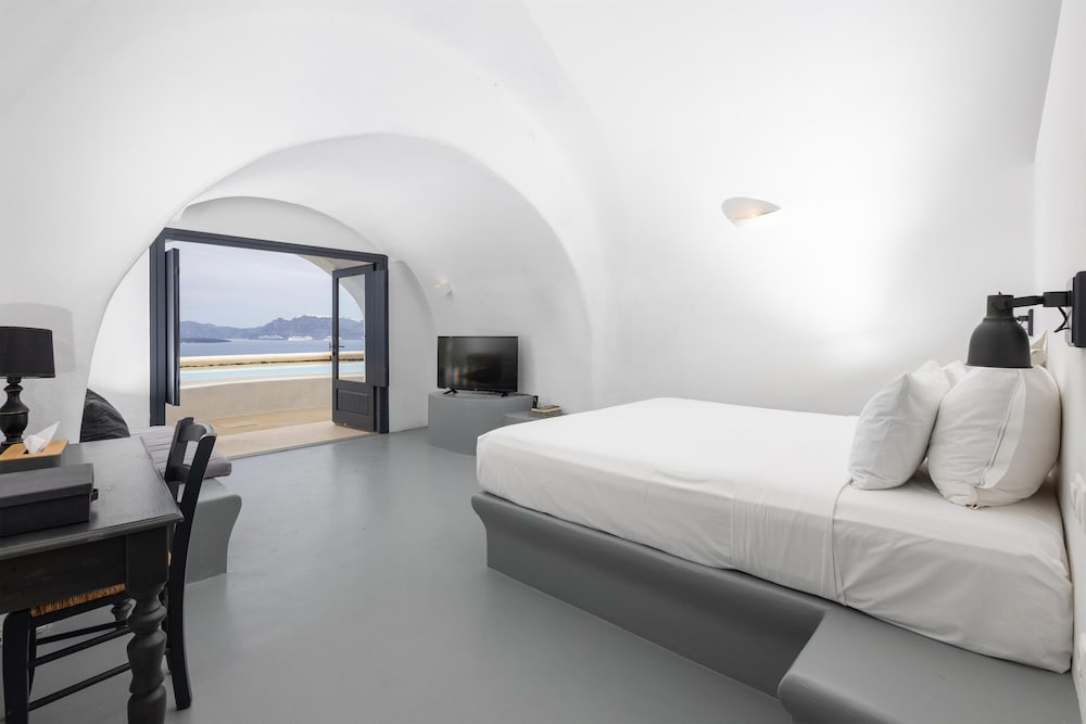 Grand Ambassador Santorini Hotel — Hotel rooms in Akrotiri, South Aegean