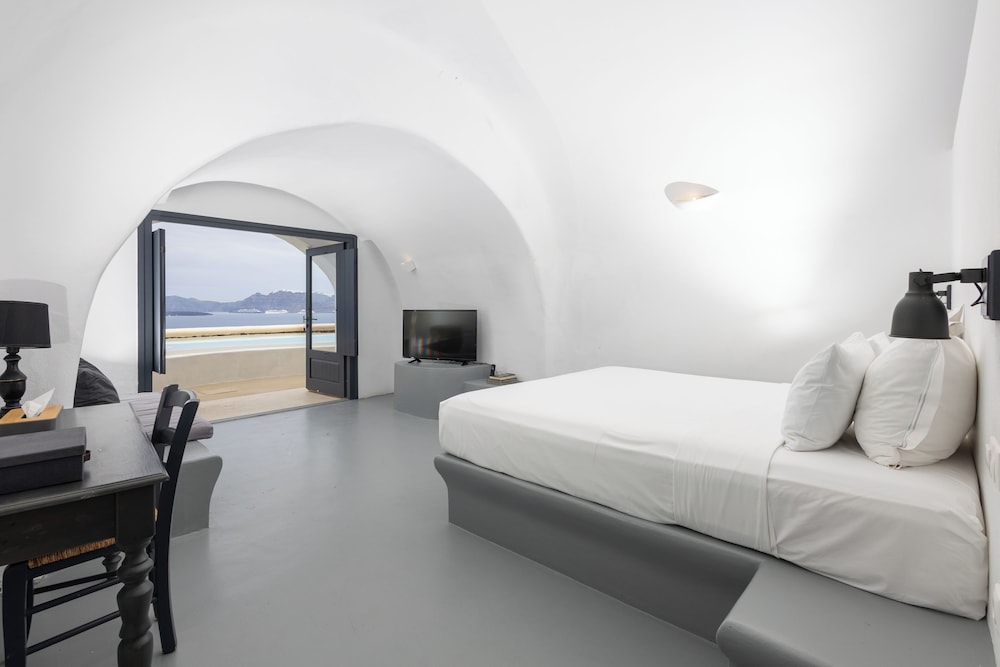 Grand Ambassador Santorini Hotel — Hotel rooms in Akrotiri, South Aegean