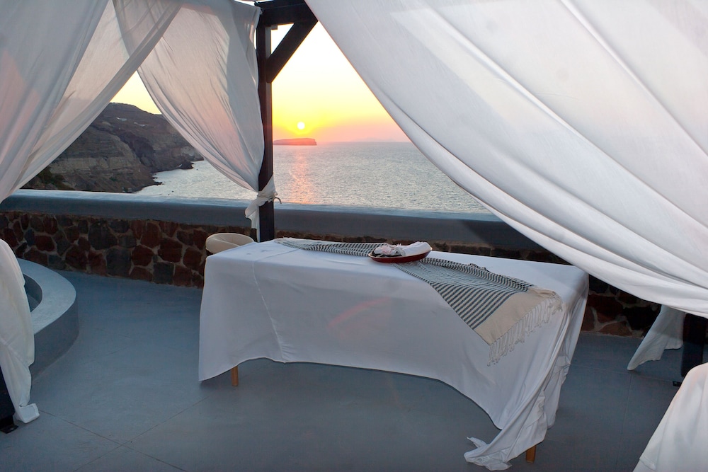 Grand Ambassador Santorini Hotel — Hotel rooms in Akrotiri, South Aegean