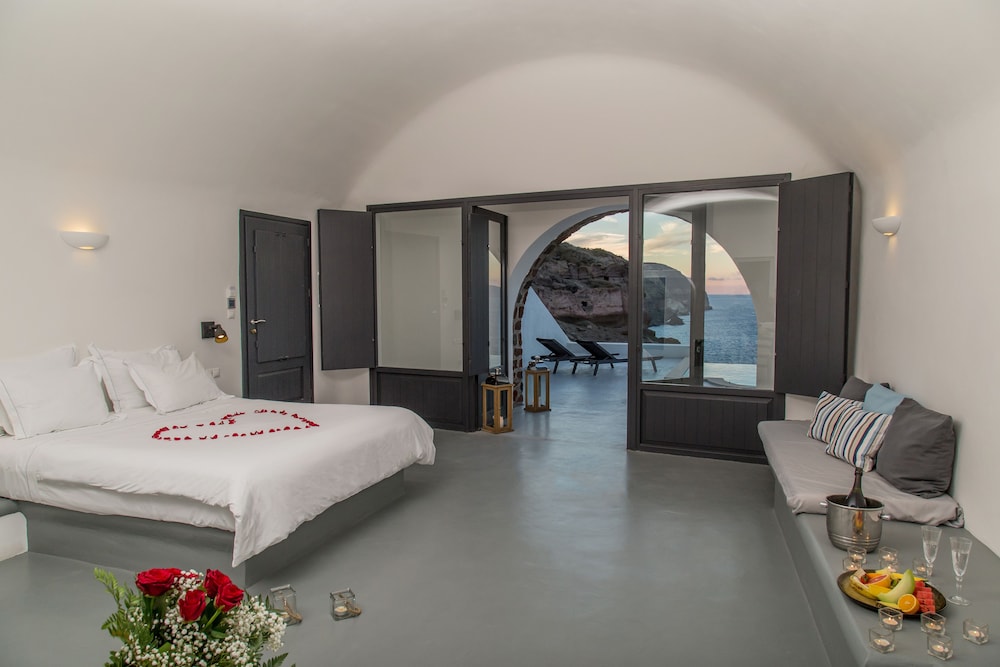Grand Ambassador Santorini Hotel — Hotel rooms in Akrotiri, South Aegean