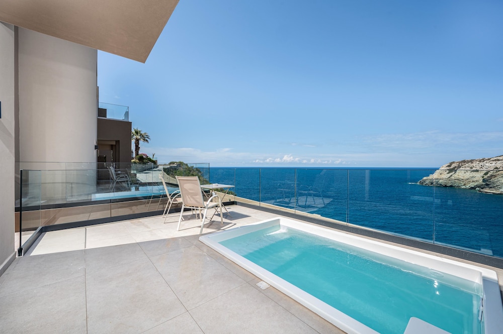 Athina Palace Resort & Spa — Swimming pool in Lygaria