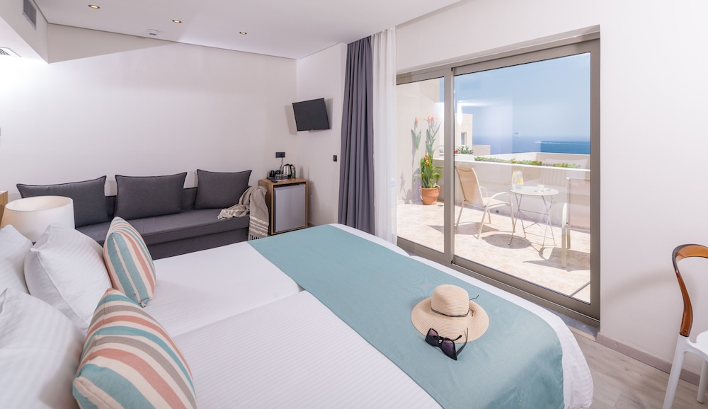 Athina Palace Resort & Spa — Hotel rooms in Lygaria