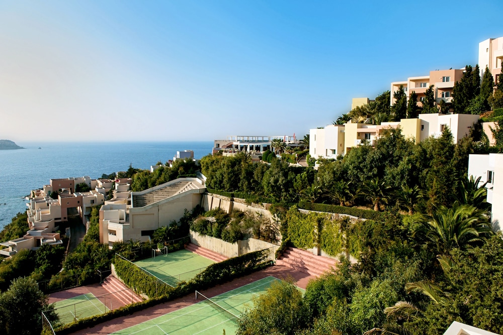 Athina Palace Resort & Spa — Hotel building in Lygaria