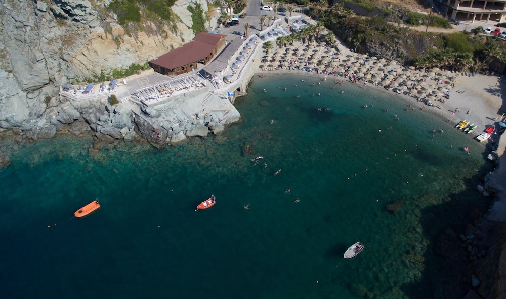Athina Palace Resort & Spa — Beach in Lygaria