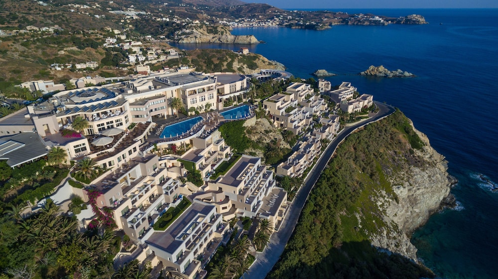 Athina Palace Resort & Spa — Hotel building in Lygaria