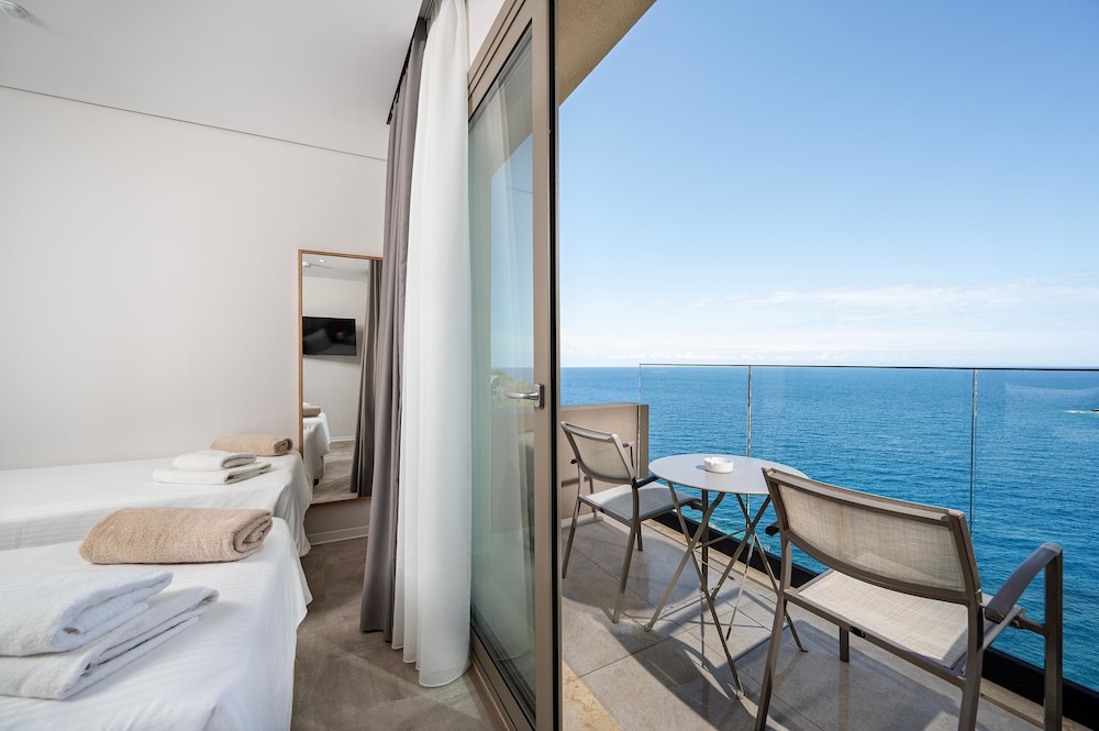 Athina Palace Resort & Spa — Hotel rooms in Lygaria