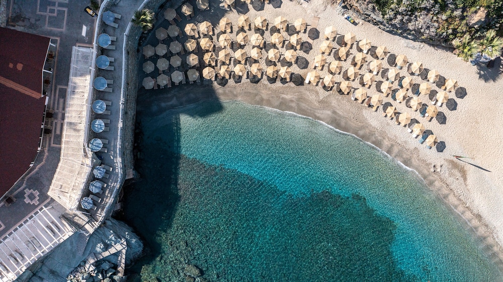 Athina Palace Resort & Spa — Beach in Lygaria
