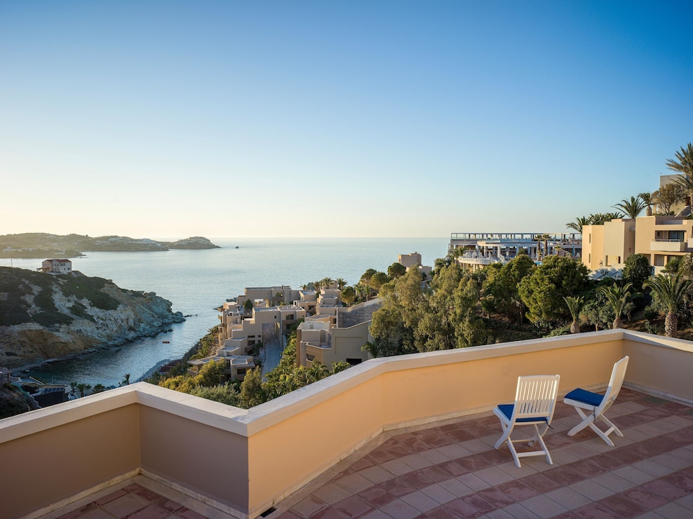 Athina Palace Resort & Spa — Hotel rooms in Lygaria