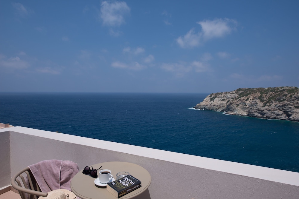 Athina Palace Resort & Spa — Hotel rooms in Lygaria
